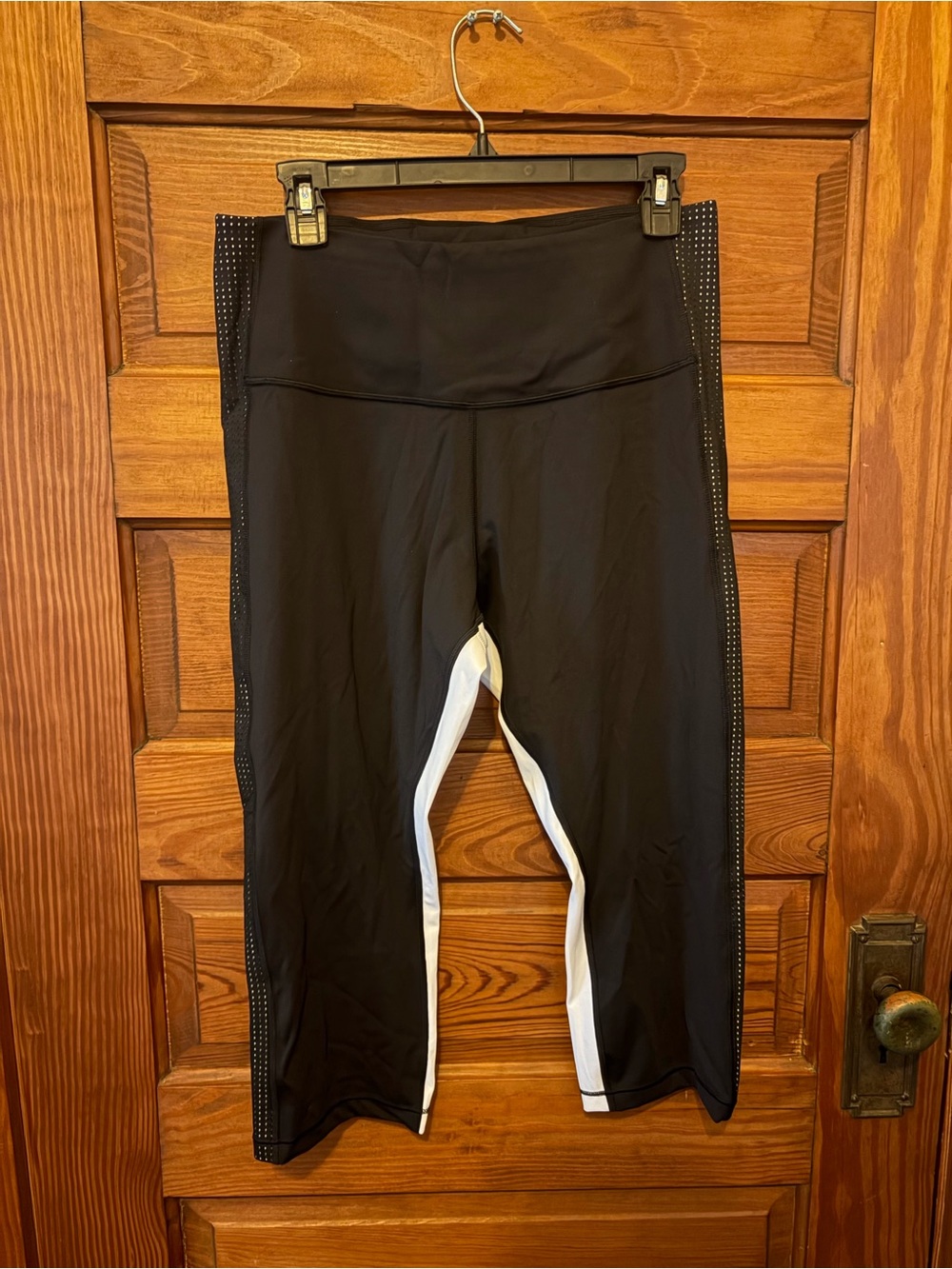 Athleta Black Active Capri Leggings with White Inner Panels activewear size XL